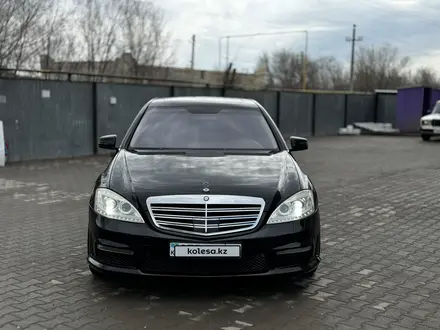 Mercedes-Benz S 500 2007 года за 9 500 000 тг. в Актобе