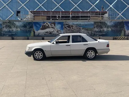 Mercedes-Benz E 220 1993 года за 1 750 000 тг. в Астана – фото 3