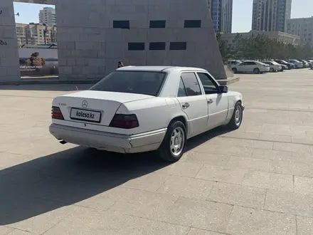 Mercedes-Benz E 220 1993 года за 1 750 000 тг. в Астана – фото 6