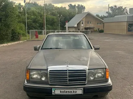 Mercedes-Benz E 230 1993 года за 1 400 000 тг. в Есик – фото 2