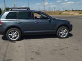 Volkswagen Touareg 2004 года за 4 000 000 тг. в Темиртау – фото 5