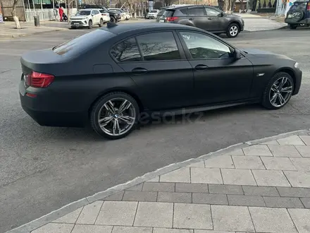 BMW 528 2010 года за 7 500 000 тг. в Астана – фото 2