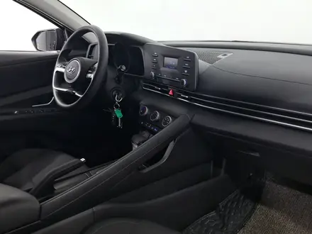 Hyundai Elantra 2022 года за 7 390 000 тг. в Астана – фото 18