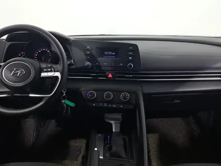 Hyundai Elantra 2022 года за 7 390 000 тг. в Астана – фото 20