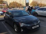 Hyundai Elantra 2019 годаfor7 900 000 тг. в Алматы – фото 2