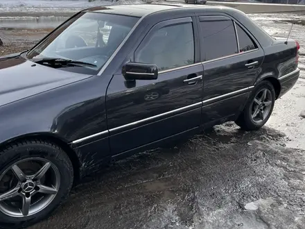 Mercedes-Benz C 180 1994 года за 2 100 000 тг. в Павлодар – фото 4