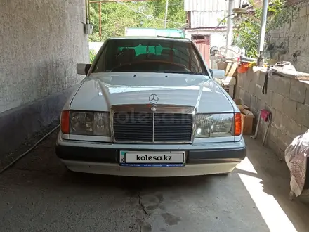 Mercedes-Benz E 200 1991 года за 1 950 000 тг. в Алматы