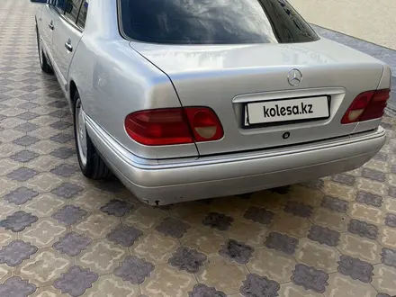 Mercedes-Benz E 240 1999 года за 4 750 000 тг. в Туркестан – фото 4