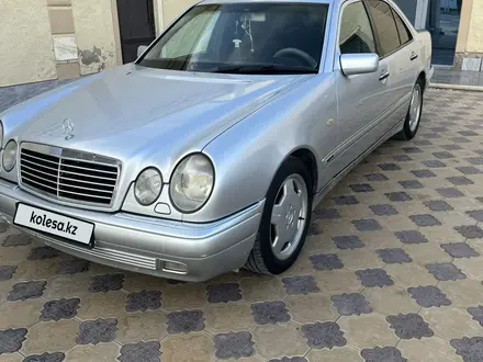 Mercedes-Benz E 240 1999 года за 4 750 000 тг. в Туркестан – фото 2