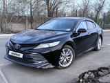 Toyota Camry 2019 года за 15 500 000 тг. в Караганда – фото 2