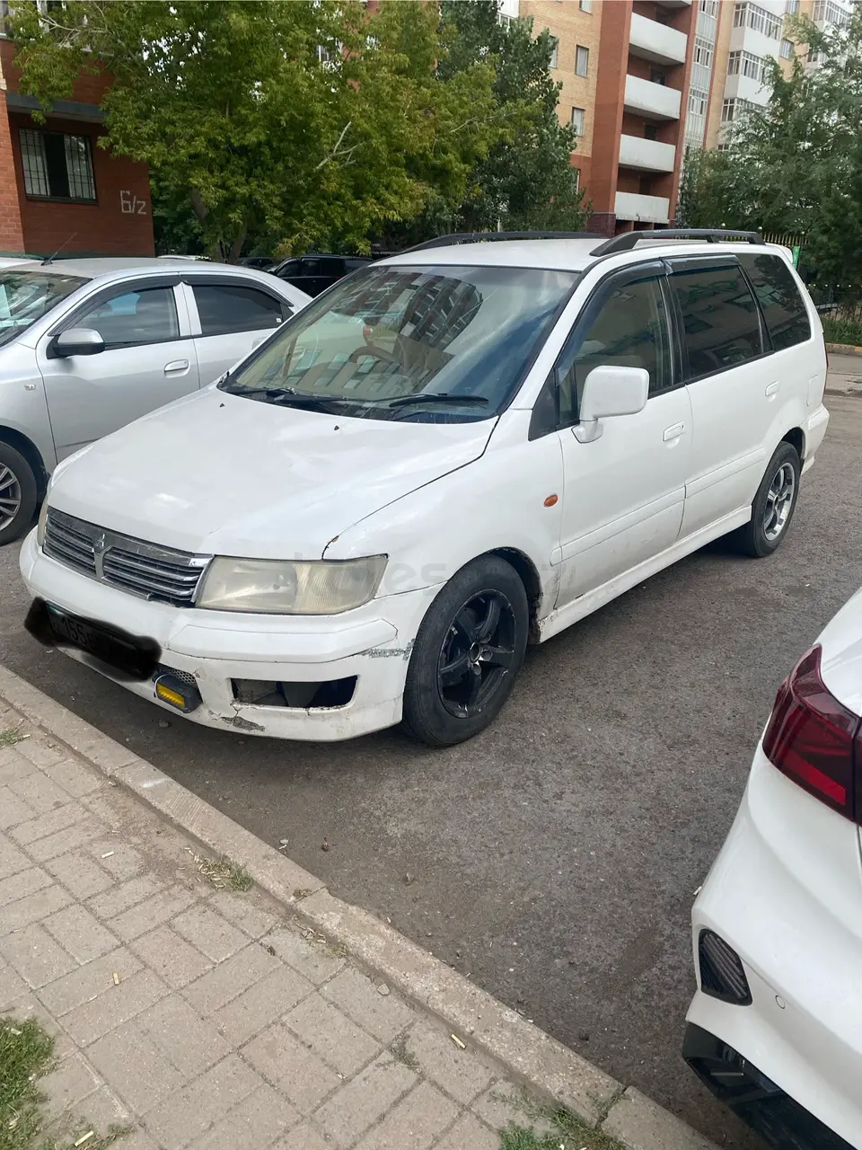 Mitsubishi Chariot, 1998