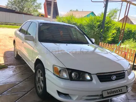 Toyota Camry 2000 года за 3 600 000 тг. в Алматы – фото 2