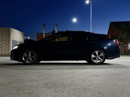 Toyota Camry 2014 года за 6 200 000 тг. в Атырау – фото 10