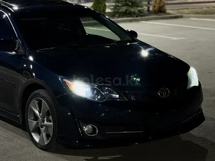 Toyota Camry 2014 года за 6 200 000 тг. в Атырау – фото 14