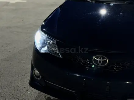 Toyota Camry 2014 года за 6 200 000 тг. в Атырау – фото 15