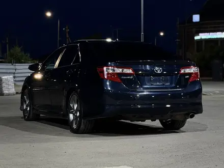 Toyota Camry 2014 года за 6 200 000 тг. в Атырау – фото 18