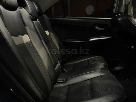 Toyota Camry 2014 года за 6 200 000 тг. в Атырау – фото 29