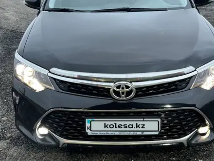 Toyota Camry 2017 года за 10 000 000 тг. в Атырау