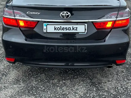Toyota Camry 2017 года за 10 000 000 тг. в Атырау – фото 4