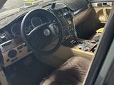 Volkswagen Touareg 2005 года за 6 800 000 тг. в Шымкент – фото 4