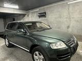 Volkswagen Touareg 2005 года за 6 800 000 тг. в Шымкент – фото 2
