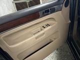 Volkswagen Touareg 2005 года за 6 800 000 тг. в Шымкент – фото 5