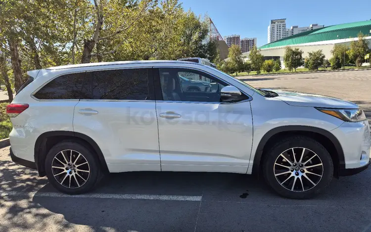 Toyota Highlander 2019 года за 19 900 000 тг. в Астана