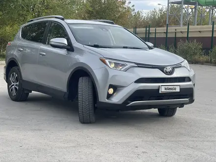 Toyota RAV4 2018 года за 10 200 000 тг. в Актобе – фото 3