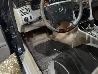 Mercedes-Benz E 320