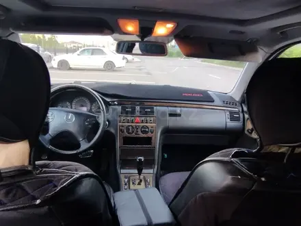 Mercedes-Benz E 320 2000 года за 4 300 000 тг. в Астана – фото 7