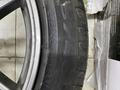 Шины с дисками на БМВ разноразмерные 4 шт за 500 000 тг. в Астана – фото 3