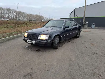 Mercedes-Benz E 280 1993 года за 2 400 000 тг. в Петропавловск – фото 2