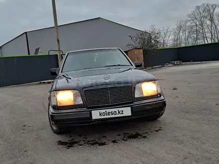 Mercedes-Benz E 280 1993 года за 2 400 000 тг. в Петропавловск – фото 3