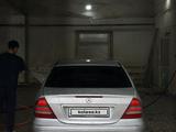 Mercedes-Benz C 200 2001 года за 2 000 000 тг. в Актобе – фото 4