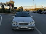 Mercedes-Benz C 200 2001 года за 2 000 000 тг. в Актобе