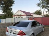 Mercedes-Benz C 200 2001 года за 2 000 000 тг. в Актобе – фото 2