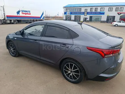 Hyundai Solaris 2021 года за 7 000 000 тг. в Уральск – фото 6