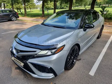 Toyota Camry 2022 года за 16 800 000 тг. в Алматы – фото 15