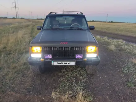 Jeep Cherokee 1993 года за 3 100 000 тг. в Кокшетау