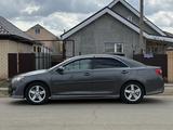 Toyota Camry 2014 года за 5 200 000 тг. в Уральск – фото 2