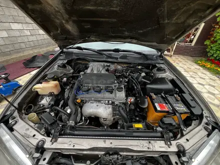 Toyota Camry 1998 года за 3 300 000 тг. в Алматы – фото 27