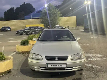 Toyota Camry 2000 года за 3 300 000 тг. в Алматы