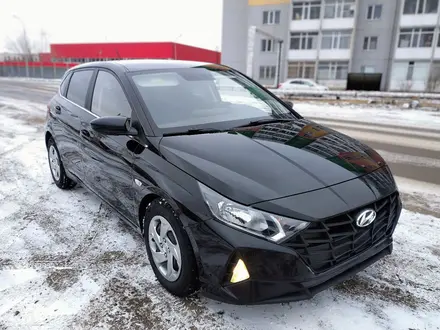 Hyundai i20 2023 года за 6 990 000 тг. в Караганда – фото 2