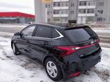 Hyundai i20 2023 года за 6 990 000 тг. в Караганда – фото 4
