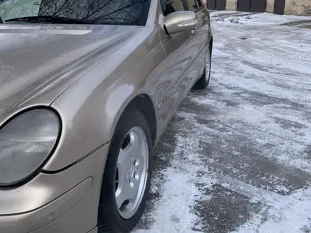 Mercedes-Benz C 180 2001 года за 2 600 000 тг. в Алматы – фото 3