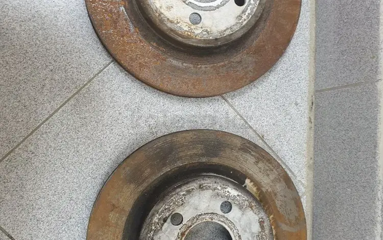 Тормозной диск передний за 30 000 тг. в Атырау
