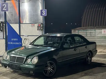 Mercedes-Benz E 230 1995 года за 2 700 000 тг. в Алматы