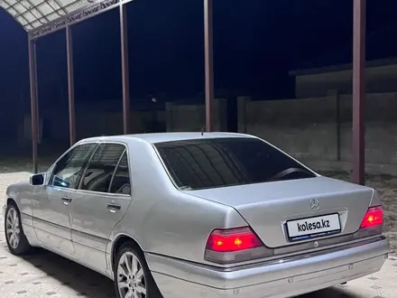 Mercedes-Benz S 320 1996 года за 3 500 000 тг. в Тараз – фото 2