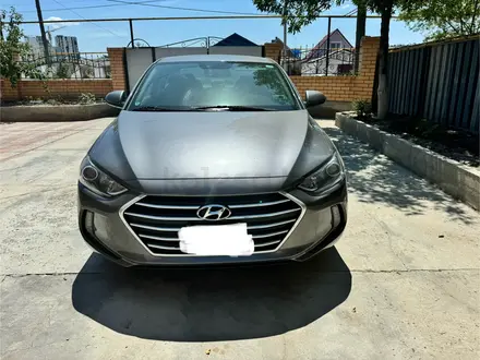 Hyundai Elantra 2018 года за 5 500 000 тг. в Атырау – фото 2