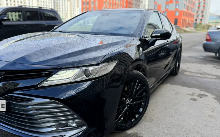 Toyota Camry 2018 года за 13 000 000 тг. в Астана